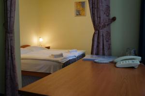 Posteľ alebo postele v izbe v ubytovaní Corvin Hotel