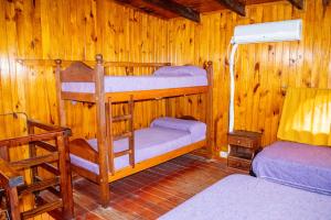 a bedroom with two bunk beds in a cabin at Doña Margarita in Chascomús