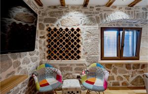 Posezení v ubytování Cozy Home In Kaprije With Kitchen + 29 fotografií