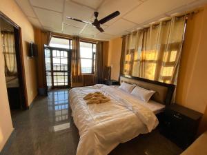 Redeem Cafe & Homestay客房内的一张或多张床位