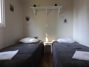 Postel nebo postele na pokoji v ubytování Mobilhome ECHO des VAGUES
