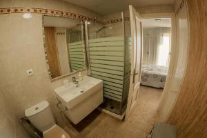 Kúpeľňa v ubytovaní PRIMERISIMA LINES DE PLAYA AP10 apartamento