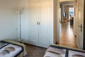 Posteľ alebo postele v izbe v ubytovaní PRIMERISIMA LINES DE PLAYA AP10 apartamento