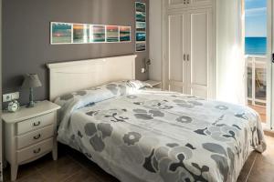 Posteľ alebo postele v izbe v ubytovaní PRIMERISIMA LINES DE PLAYA AP10 apartamento