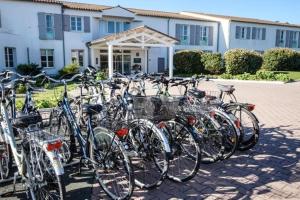 a bunch of bikes parked in front of a building at Thalacap Île de Ré - Thalasso & Spa in Ars-en-Ré