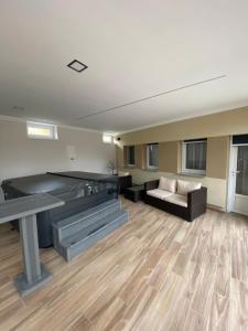 Posteľ alebo postele v izbe v ubytovaní Zalakarosi Zóra Apartmanház