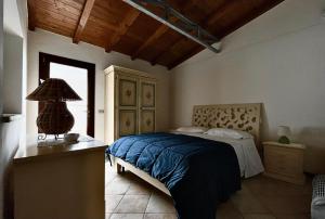 En eller flere senge i et værelse på villa Dimora Arnesano