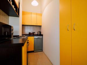 Kuchyňa alebo kuchynka v ubytovaní Charming 2-Bed Apartment