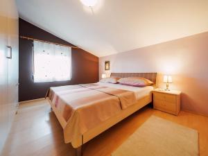 Posteľ alebo postele v izbe v ubytovaní Lovely apartment with swimming pool