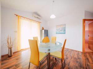 Fotografia z galérie ubytovania Charming 2-Bed Apartment v destinácii Ljubač