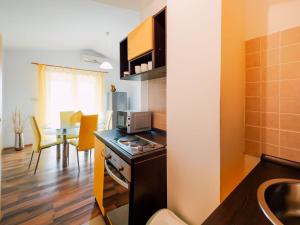 Kuchyňa alebo kuchynka v ubytovaní Charming 2-Bed Apartment