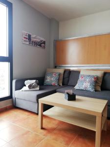 Un lugar para sentarse en Apartamentos Monte Gorbea con parking y wifi by SURYNIEVE