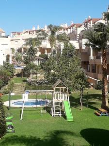 Lekeplass på Duquesa Fairways, a spacious apartment with fabulous views and facilities