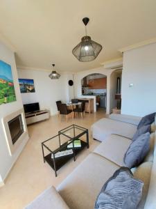 Gallery image of Duquesa Fairways, a spacious apartment with fabulous views and facilities in Manilva