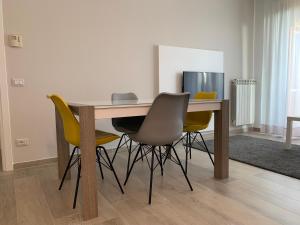 A television and/or entertainment centre at Trilocale in Zona Bocconi/Navigli