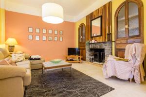 a living room with a couch and a fireplace at Casa San Rafael amplio chalet con gran jardín in Navajas