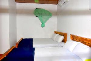 מיטה או מיטות בחדר ב-Wilpattu Lakwin Guest