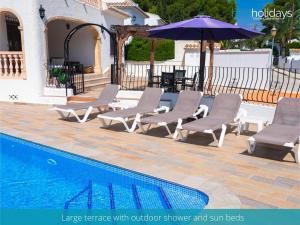 Bazén v ubytování Villa Katy - HMR Holidays nebo v jeho okolí