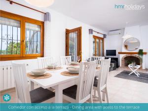 TV a/nebo společenská místnost v ubytování Villa Katy - HMR Holidays
