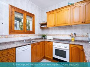 Kuchyň nebo kuchyňský kout v ubytování Villa Katy - HMR Holidays