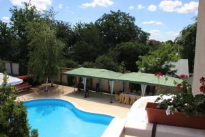 a view of the pool and patio of a hotel at Vila Royal in Urziceni