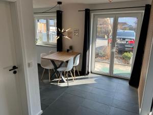 Φωτογραφία από το άλμπουμ του Schöne Designer-Wohnung im Mangfalltal σε Bruckmühl