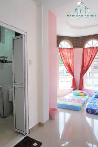 A bed or beds in a room at Casa Awal A Penang