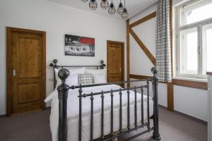 Postel nebo postele na pokoji v ubytování Apartmán Srnka s výhľadom na Vysoké Tatry