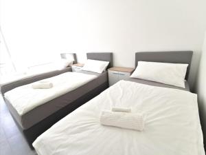 Ein Bett oder Betten in einem Zimmer der Unterkunft Ferienwohnungen am Stadtgarten Pforzheim