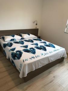 Postel nebo postele na pokoji v ubytování Holiday apartment in Punat with loggia, air conditioning, WiFi, washing machine 4534-1