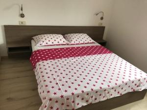 Postel nebo postele na pokoji v ubytování Apartment in Punat with sea view, terrace, air conditioning, WiFi 4534-4
