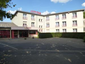 Budova, kde se hotel nachází + 13 fotografií