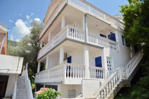 Balkón nebo terasa v ubytování Rafailovici Holiday Apartments