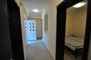 Postel nebo postele na pokoji v ubytování Rafailovici Holiday Apartments