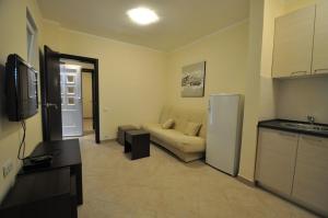 Kuchyň nebo kuchyňský kout v ubytování Rafailovici Holiday Apartments
