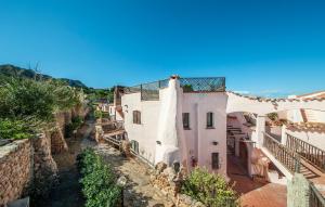 ポルト・チェルボにある[PORTO-CERVO]Casa con piscina e vista yachtsの村家屋上空