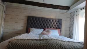 Afbeelding uit fotogalerij van Myntloftet med inglasad bubbelbad in Borlänge