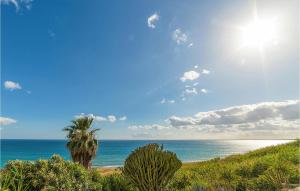 a palm tree on a beach with the ocean at Casa Marinella in Castelvetrano Selinunte