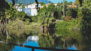 Kép Luxury Golf Apartment - 3min to Puerto Banus szállásáról Marbellában a galériában