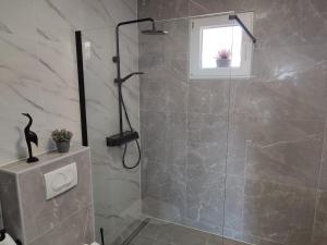 Et badeværelse på Seaview Suites Ondina + 18 billeder