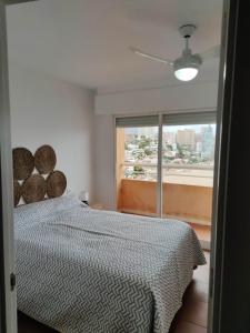 Giường trong phòng chung tại Bonito triplex con increíbles vistas