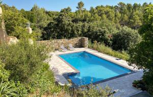Pogled na bazen v nastanitvi Pet Friendly Home In Prades Sur Vernazobre With Outdoor Swimming Pool oz. v okolici