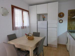 Kuchyň nebo kuchyňský kout v ubytování Apartamento Oasis Park