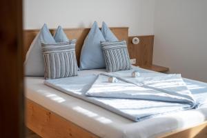 Un pat sau paturi într-o cameră la Nigglerhof