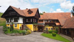 a large house with yellow and brown roofs at Winzerei Schober in Grubberg