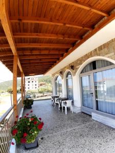 Balkón nebo terasa v ubytování Οδυσσέας