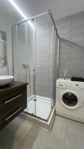 a bathroom with a washing machine and a washer at Apartment Hospodárska in Trnava