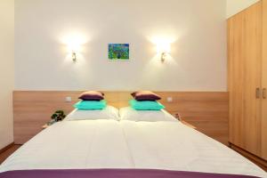 Posteľ alebo postele v izbe v ubytovaní Global Suites Budapest