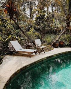 Galeriebild der Unterkunft Pondok Kebun - 1 bd Eco Bamboo House, Pool, Garden in Bringkit