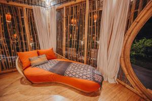 Galeriebild der Unterkunft Pondok Kebun - 1 bd Eco Bamboo House, Pool, Garden in Bringkit